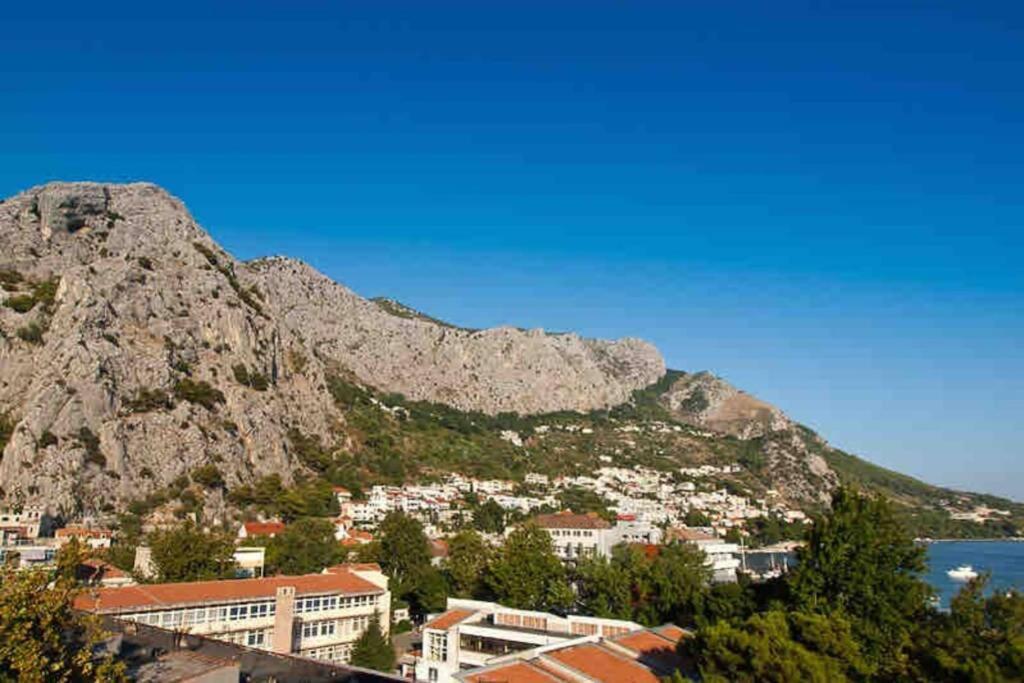 Sara Apartment Punta Omis Near Sandy Beach Exteriör bild